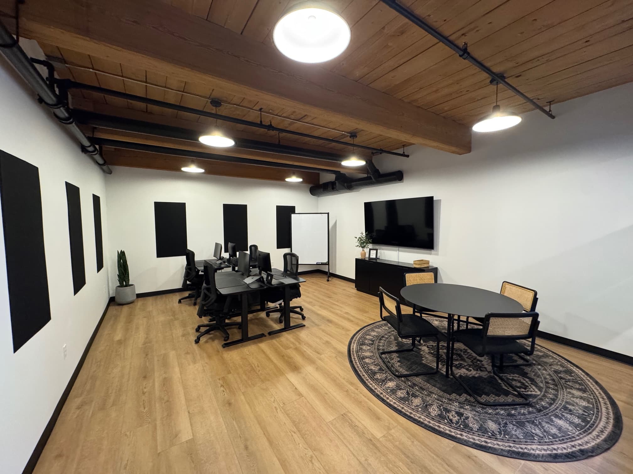 Suite 212 (furnished) - Photo 1