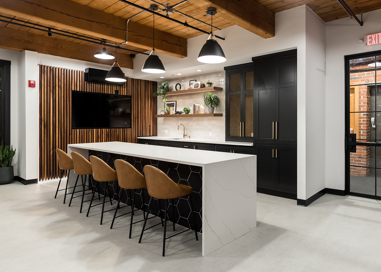 Kitchen island with bar seating in the lounge